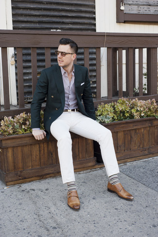 Как носить темно-зеленый пиджак с белыми брюками чинос