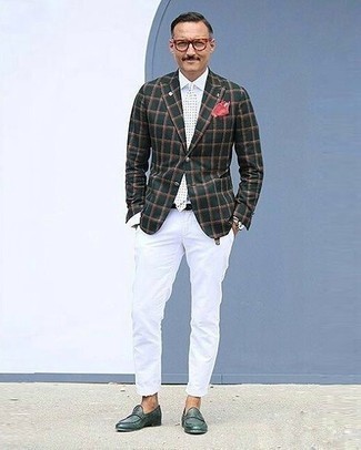 Как носить темно-зеленый пиджак с белыми брюками чинос