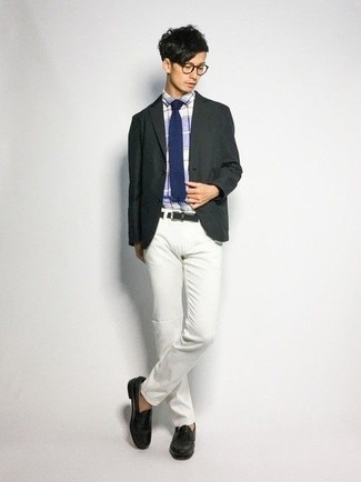 Как носить темно-зеленый пиджак с белыми брюками чинос