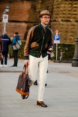 Какие лоферы носить с темно-зеленым бомбером мужчине