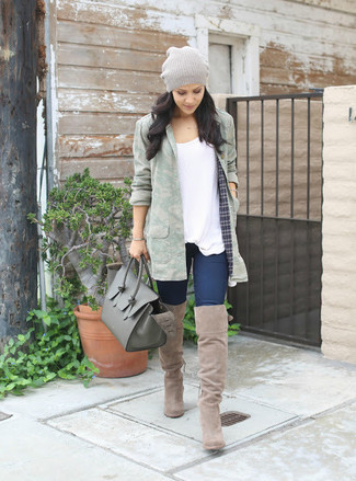 С чем носить темно-зеленый анорака с камуфляжным принтом женщине