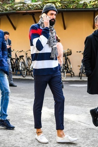 С чем носить темно-зеленую шапку с камуфляжным принтом мужчине