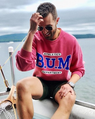 С чем носить темно-зеленые шорты с камуфляжным принтом мужчине