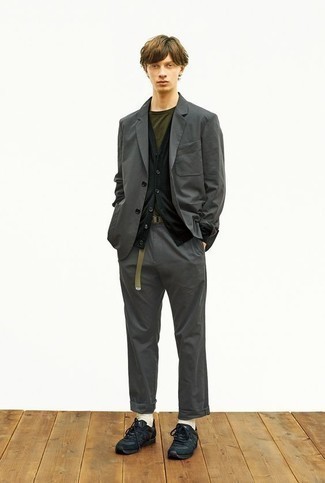 С чем носить темно-зеленый ремень из плотной ткани мужчине