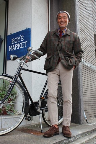 С чем носить темно-зеленую фланелевую куртку-рубашку в клетку мужчине