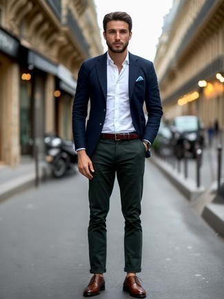 Какие пиджаки носить с темно-зелеными брюками чинос