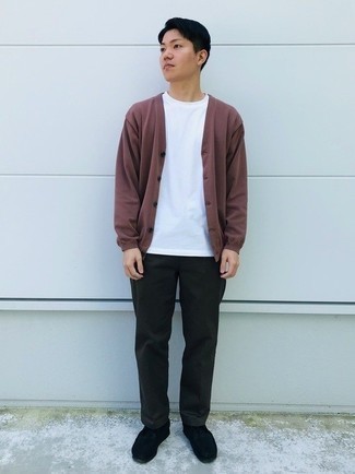 Какие ботинки дезерты носить с темно-зелеными брюками чинос