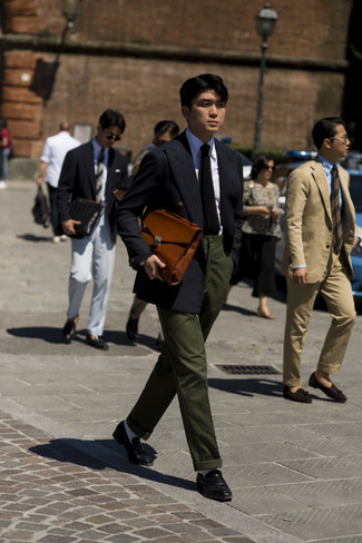 Какие двубортные пиджаки носить с темно-зелеными брюками чинос