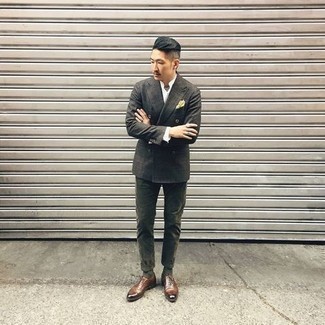 Какие двубортные пиджаки носить с темно-зелеными брюками чинос