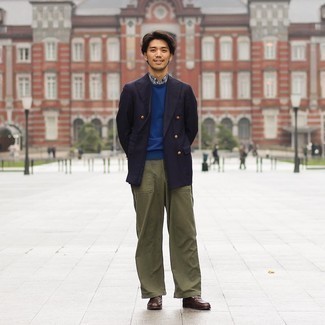 Какие двубортные пиджаки носить с темно-зелеными брюками чинос