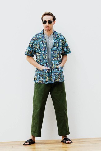 Какие сандалии носить с темно-зелеными брюками чинос