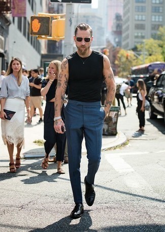 Какие майки носить с темно-зелеными брюками чинос