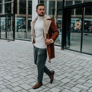 Какие водолазки носить с темно-зелеными брюками чинос