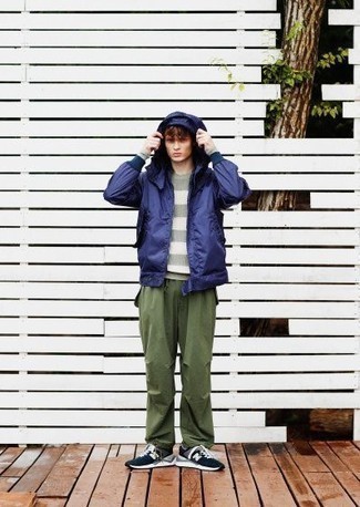 Какие ветровки носить с темно-зелеными брюками чинос