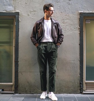 С чем носить темно-зеленые вельветовые брюки мужчине