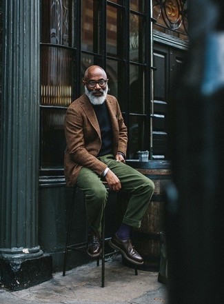 С чем носить темно-зеленые вельветовые брюки мужчине