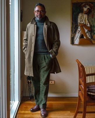 С чем носить темно-зеленые вельветовые брюки мужчине