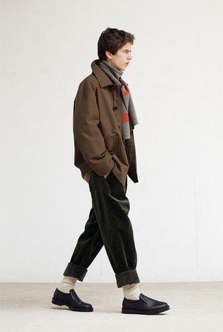 С чем носить темно-зеленые вельветовые брюки мужчине