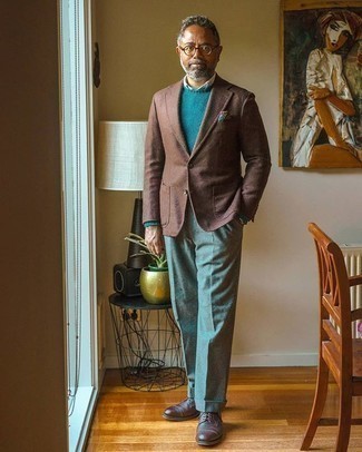 Какие пиджаки носить с темно-зеленым свитером с круглым вырезом мужчине