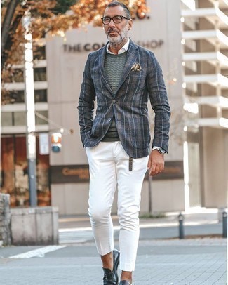 Какие пиджаки носить с темно-зеленым свитером с круглым вырезом мужчине