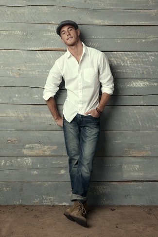 Какие джинсы носить с темно-зелеными ботинками дезертами