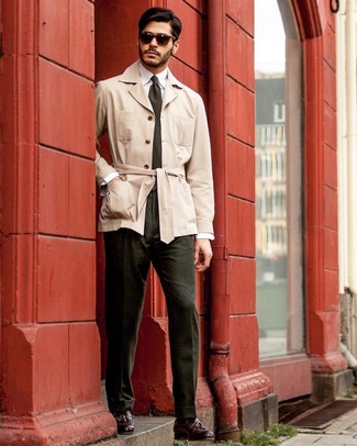 С чем носить темно-зеленые классические брюки мужчине