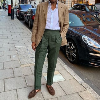 С чем носить темно-зеленые классические брюки мужчине