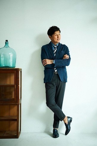 С чем носить темно-зеленые классические брюки мужчине