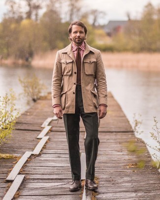 С чем носить темно-зеленые классические брюки мужчине