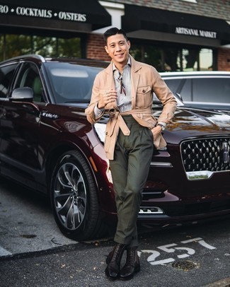 С чем носить темно-зеленые классические брюки мужчине