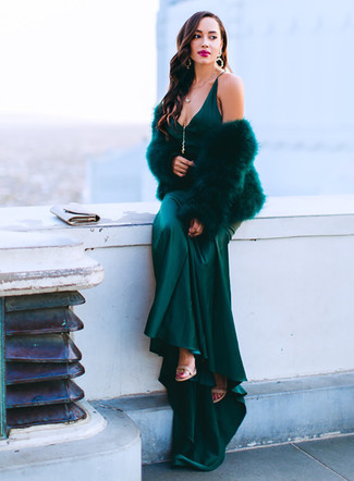 С чем носить темно-зеленый меховой шарф женщине