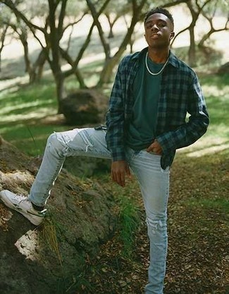 С чем носить темно-зеленую рубашку с длинным рукавом в мелкую клетку мужчине