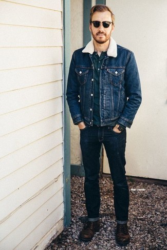 С чем носить темно-зеленую футболку на пуговицах мужчине