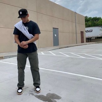 С чем носить темно-зеленые джинсы мужчине