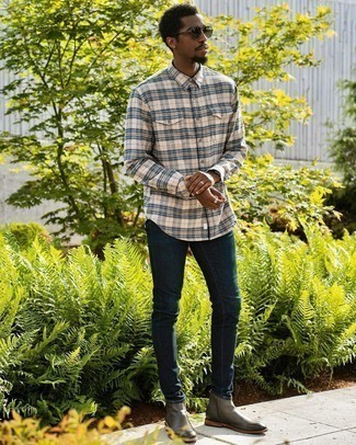 С чем носить темно-зеленые кожаные ботинки мужчине