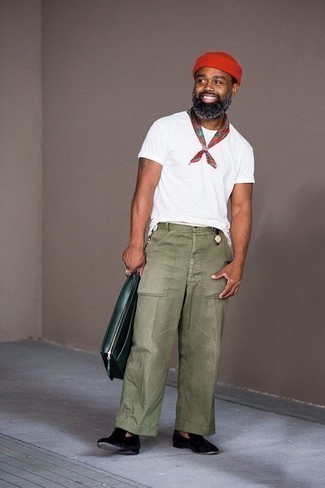 С чем носить темно-зеленый кожаный портфель