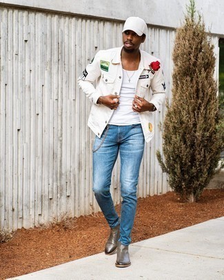 С чем носить темно-зеленые кожаные ботинки челси мужчине