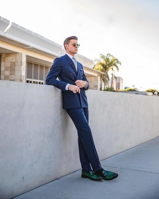 С чем носить темно-зеленые кожаные лоферы мужчине