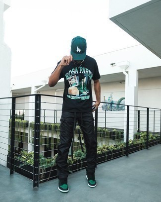 С чем носить темно-зеленые кожаные кеды мужчине