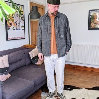 С чем носить темно-зеленые низкие кеды мужчине