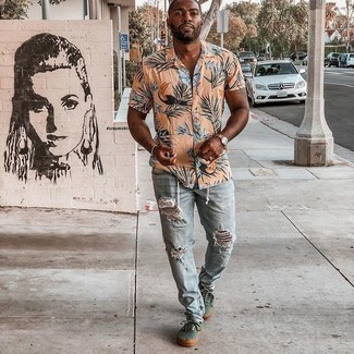 С чем носить темно-зеленые низкие кеды мужчине