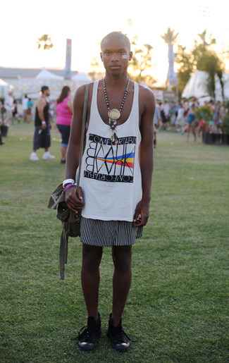 С чем носить темно-зеленую сумку почтальона