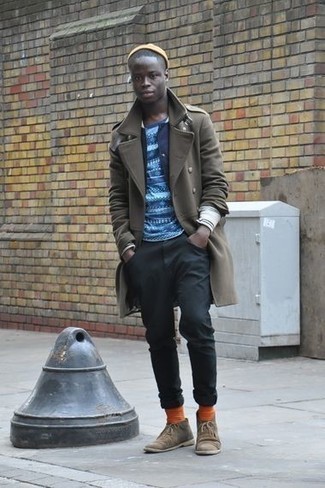 Какие ботинки дезерты носить с темно-зеленым длинным пальто