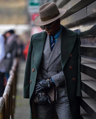 Какие двубортные пиджаки носить с темно-зеленым длинным пальто