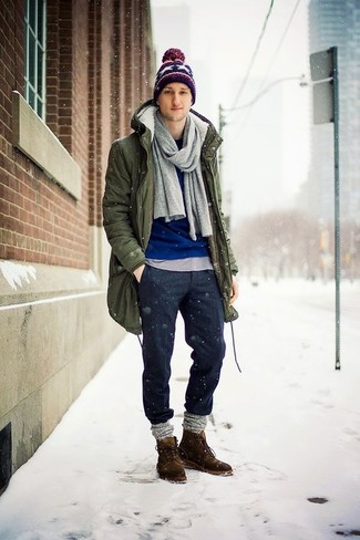 Какие брюки чинос носить с темно-зеленой паркой