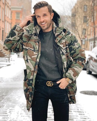 Какие свитшоты носить с темно-зеленой паркой мужчине