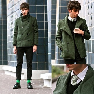 Как носить темно-зеленое полупальто с черными брюками чинос