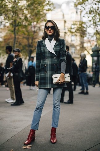 С чем носить темно-зеленый двубортный пиджак в шотландскую клетку женщине