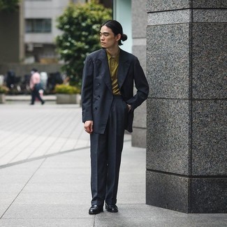 С чем носить темно-зеленую футболку-поло мужчине