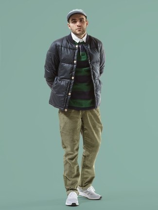 С чем носить темно-зеленый свитер с воротником поло мужчине